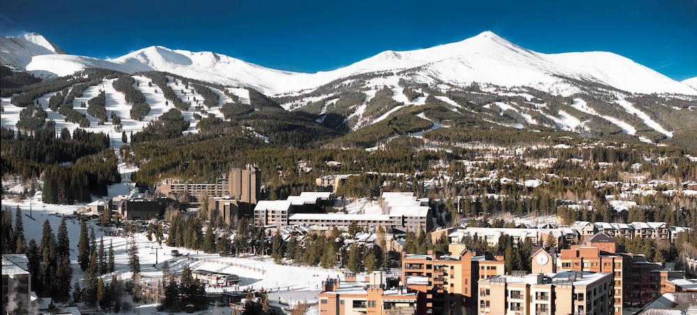 Hotel Alpenrock Breckenridge Curio Collection by Hilton — 4-Star Luxury Hotel in Breckenridge, United States