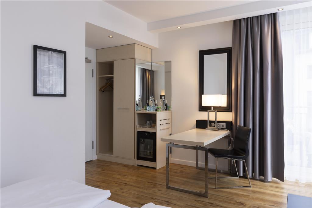 Scandic Berlin Kurf rstendamm Superior room