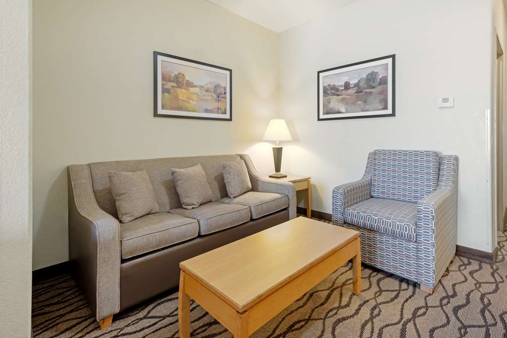 Best Western Plus Guymon Hotel & Suites - photo 24