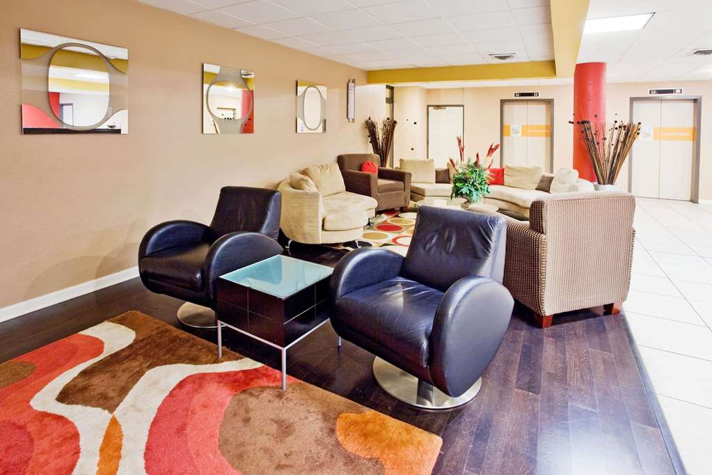 La Quinta Inn & Suites by Wyndham Memphis Airport Graceland - photo 8