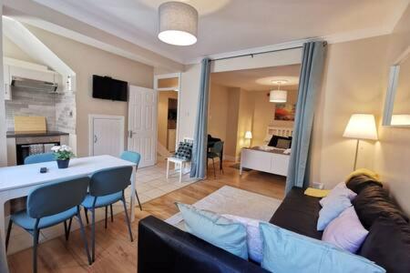 Central Apartment Private patio reliable fast WIFI — 4-Star Luxury Hotel in Dublin, Republic of Ireland