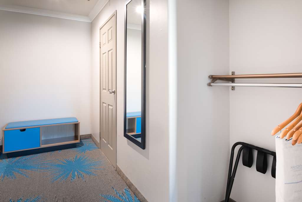 Days Inn by Wyndham Santa Monica - photo 37