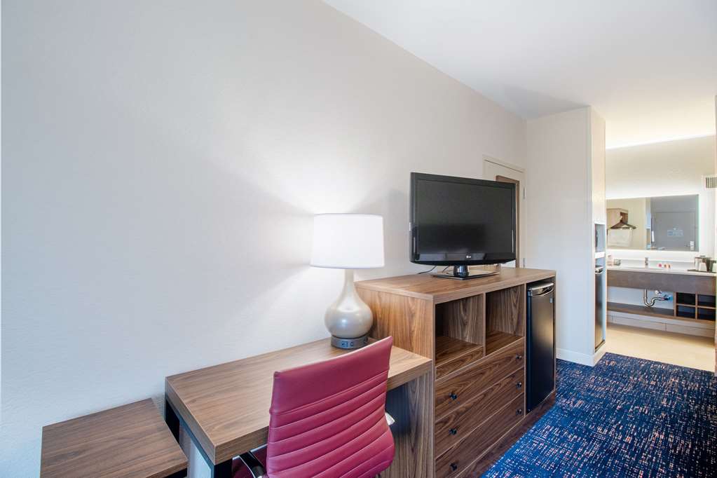 Econo Lodge Inn & Suites Foley North Gulf Shores - photo 32