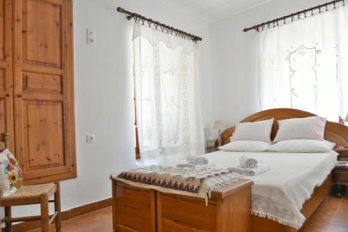Grandmas Guest House — 4-Star Luxury Hotel in Ydra, Greece