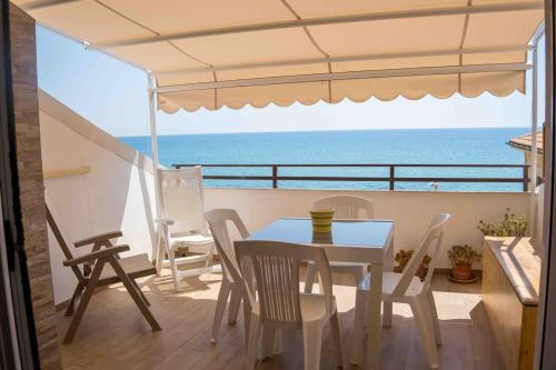 Terrazza finemente ristrutturata di fronte al mare — hotel in Siculiana