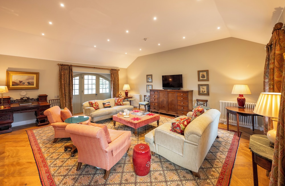 Rosebery Estate - carbon neutral hotel in Gorebridge