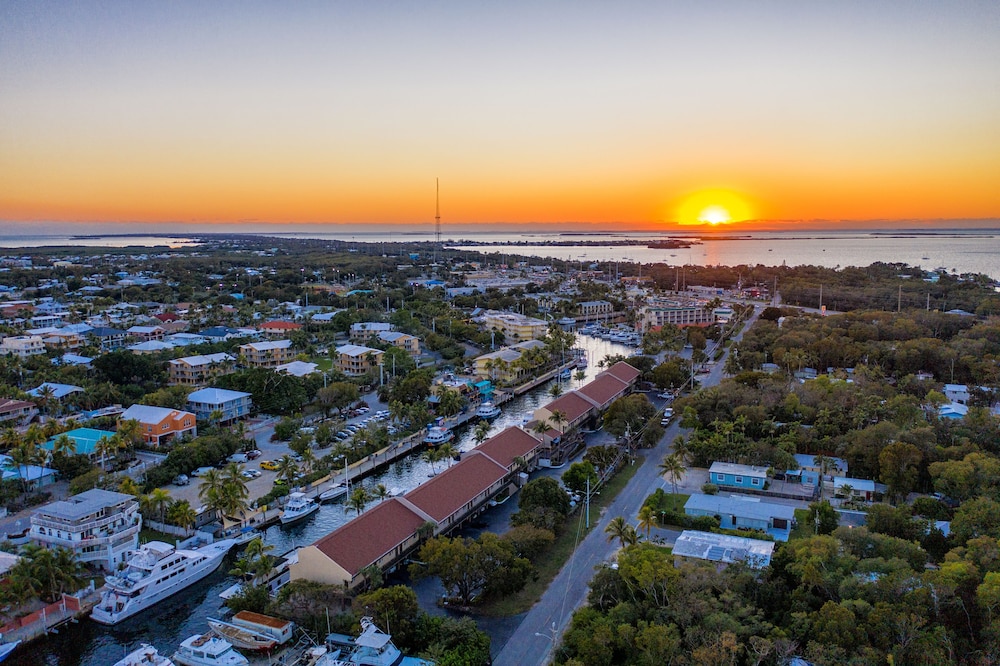Waterside Suites & Marina - photo 48