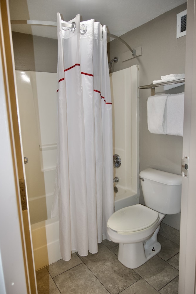 Red Roof Inn Savannah North I 95 Port Wentworth - photo 18