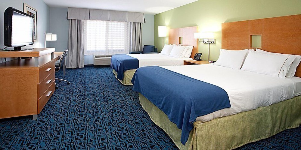 Holiday Inn Express and Suites Green River - photo 2