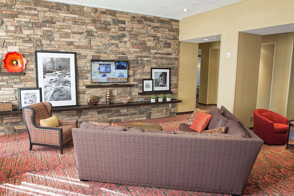 Hampton Inn & Suites Boone - photo 3