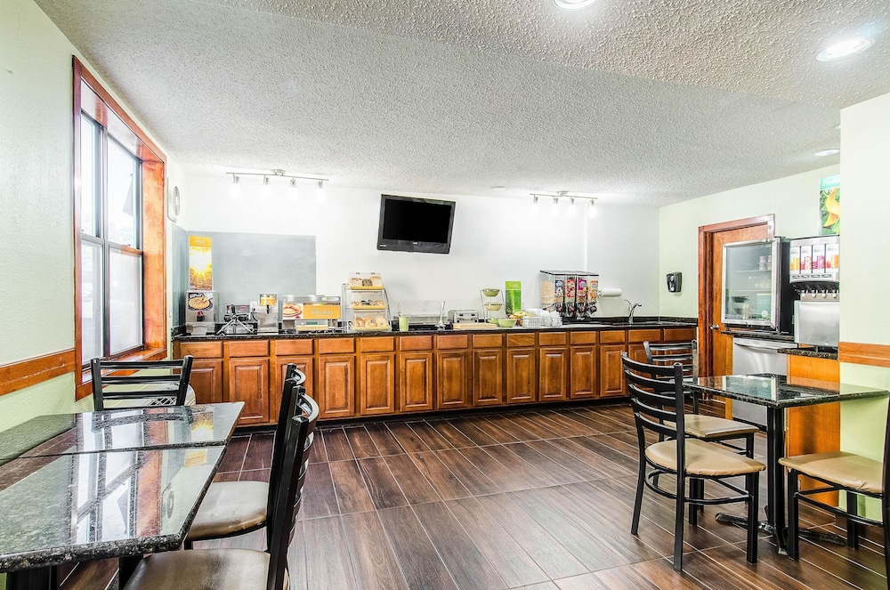 Red Roof Inn & Suites Middleborough - photo 24