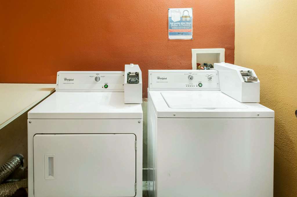 Econo Lodge West Coors Blvd - photo 37