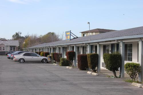 Economy Inn Watsonville - photo 11