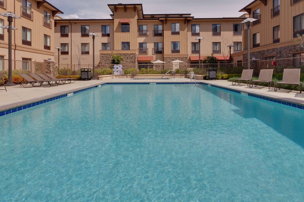 Hampton Inn & Suites Windsor Sonoma Wine Country - photo 37
