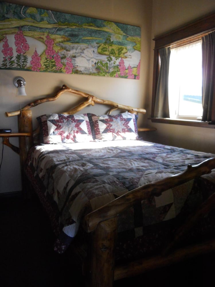 A Swan Nest Inn - photo 16