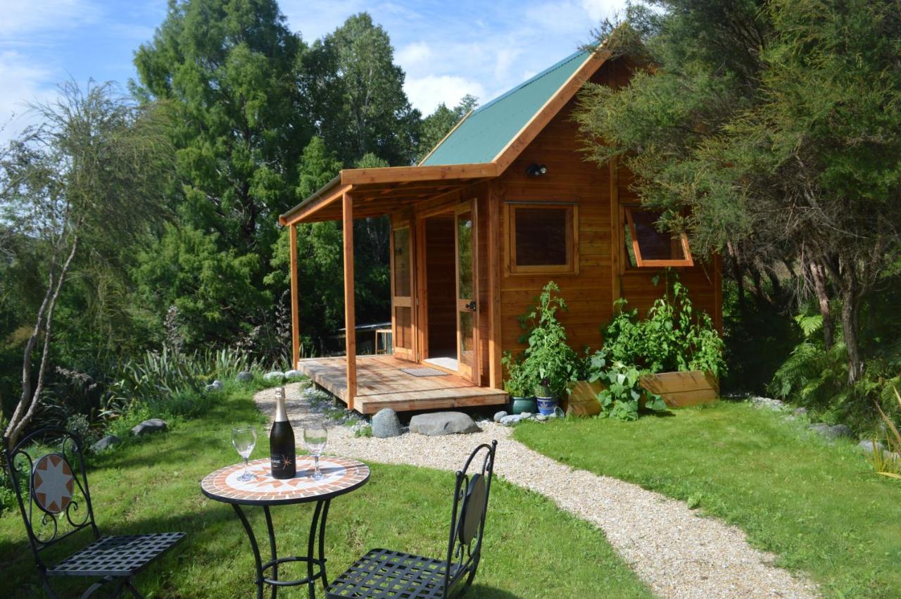 Sunrise Cabin at First Light Rangihaeata Retreat — 4-Star Luxury Hotel in Takaka, New Zealand
