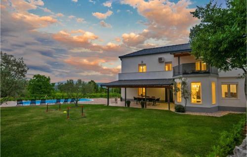 Beautiful Home In Zmijavci With Wifi — 4-Star Luxury Hotel in Zmijavci, Croatia