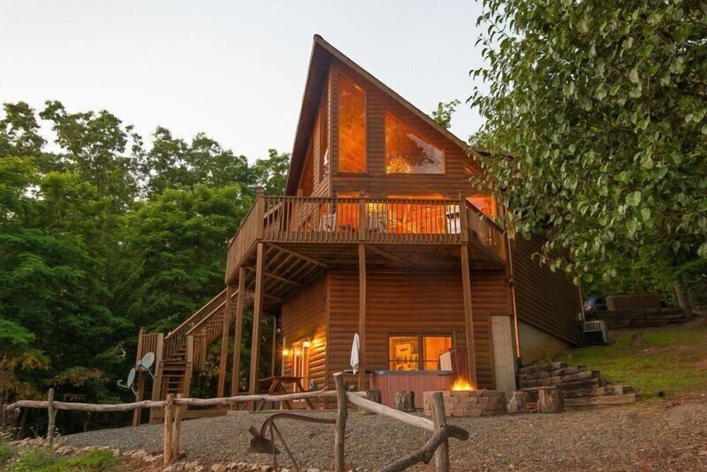 Panoramic Paradise — 4-Star Luxury Hotel in Morganton, United States