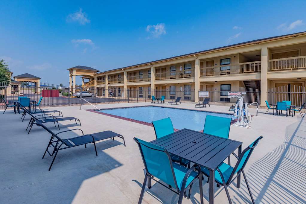 Days Inn & Suites by Wyndham Huntsville - photo 6