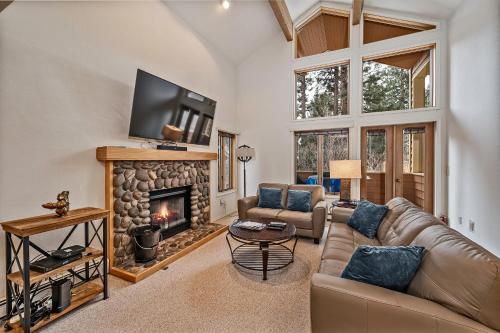 5 McCloud Bright and Quaint Living — Incline Village — photo 3