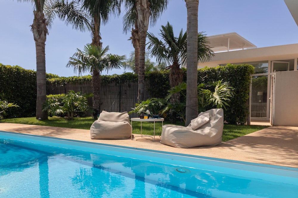 Villa Carrubo 4 Emma Villas — 4-Star Luxury Hotel in Ragusa, Italy