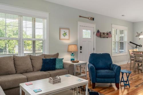 A Sloth's Retreat by Oak Island Accommodations - photo 13