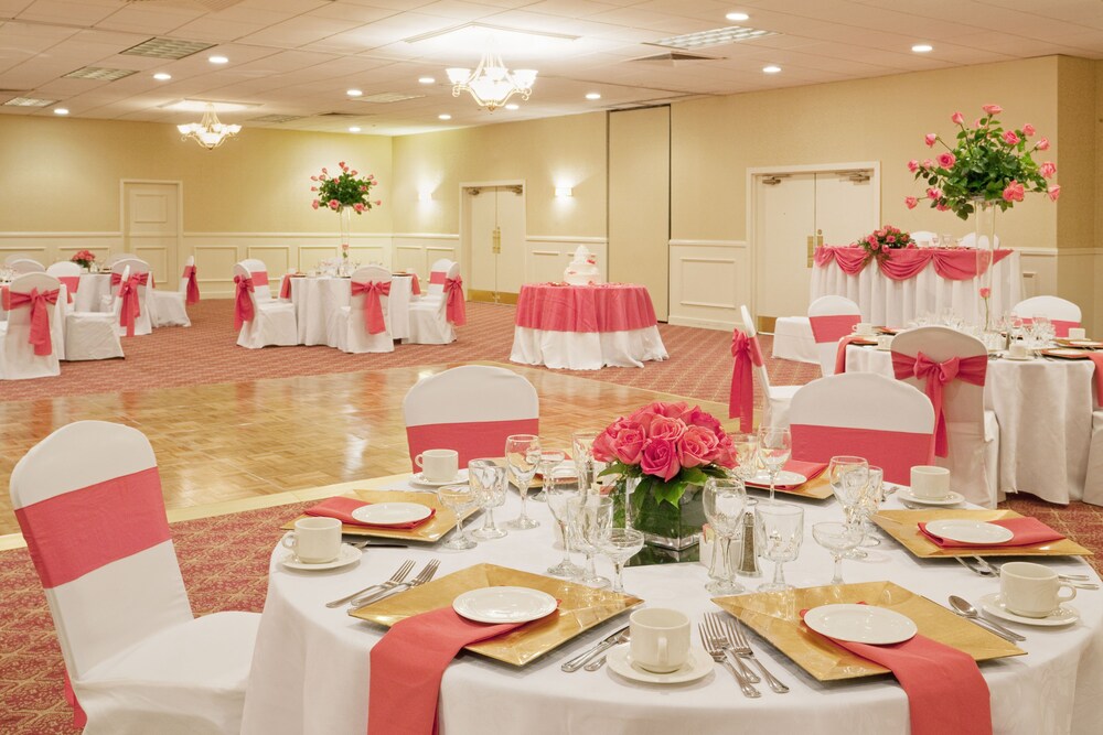 Holiday Inn Hotel & Suites Boston Peabody by IHG - photo 33