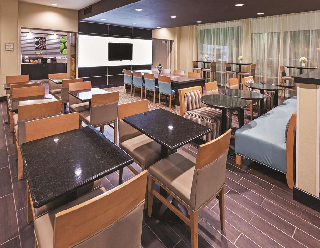 La Quinta Inn & Suites by Wyndham Wichita Falls MSU Area - photo 49