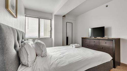 PP 1506 Beautiful Professional 1br Apt Pool — 4-Star Luxury Hotel in Harrisburg, United States