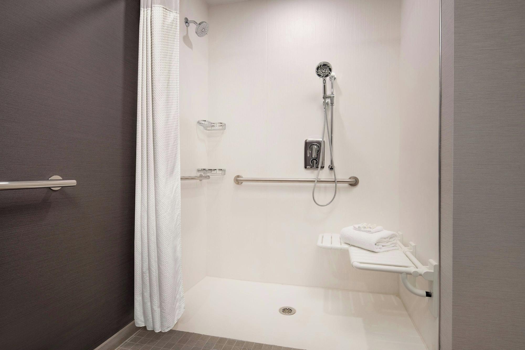 Courtyard by Marriott Fresno Clovis - photo 23