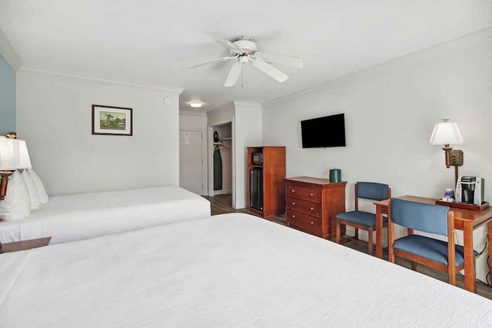 Seahorse Oceanfront Inn - photo 14