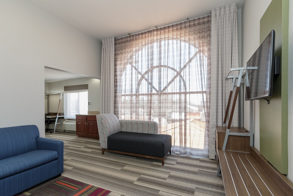 Holiday Inn Express Hotel & Suites South Bend by IHG - photo 17