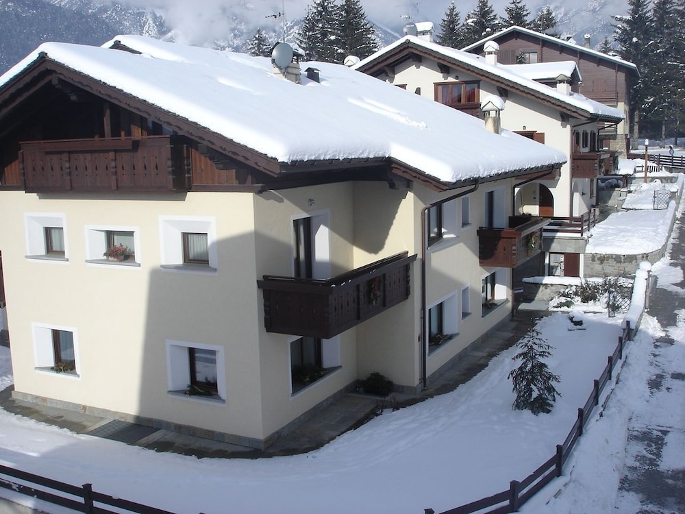 Chalet Alberti — 4-Star Luxury Hotel in Bormio, Italy
