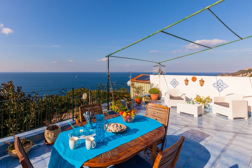 Isabella Massa Lubrense — 4-Star Luxury Hotel in Massa Lubrense, Italy