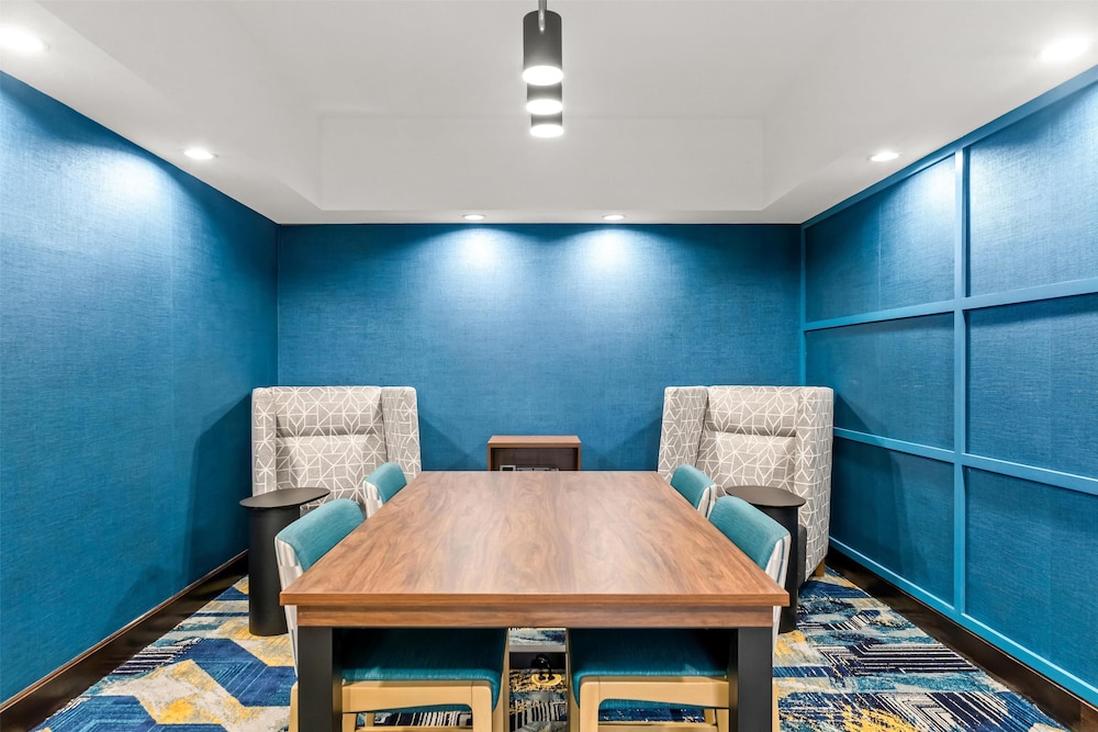 Hampton Inn Laramie - photo 54