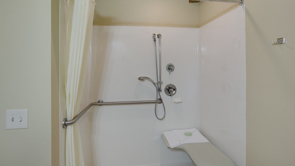 Cobblestone Inn & Suites Durand - photo 37