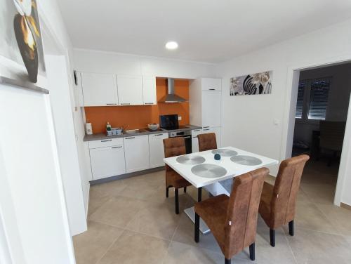 Apartma Lana — 4-Star Luxury Hotel in Koper, Slovenia
