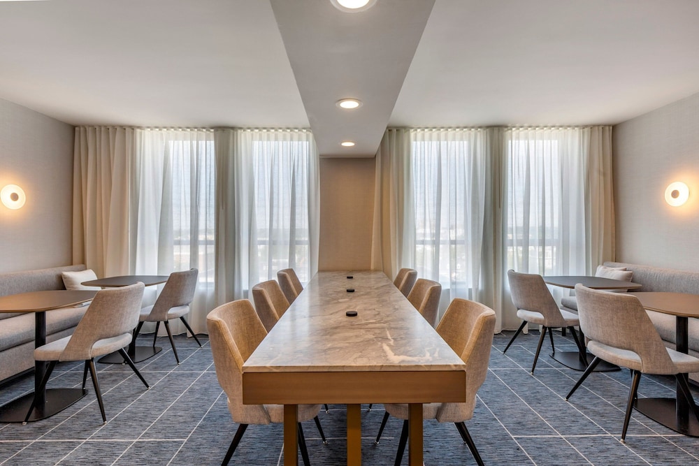 Sheraton Suites Old Town Alexandria - photo 60