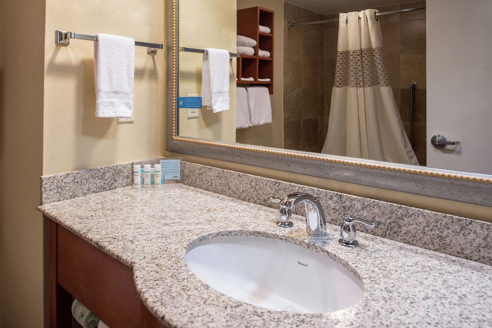 Hampton Inn & Suites Charlotte Arrowood Rd. - photo 39