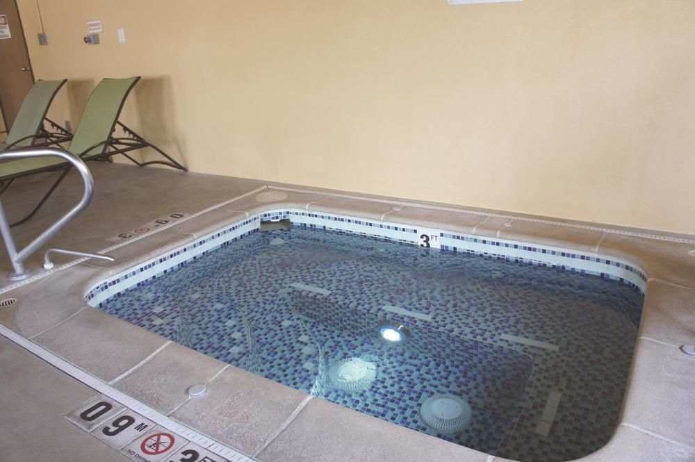 La Quinta Inn & Suites by Wyndham Castle Rock - photo 2