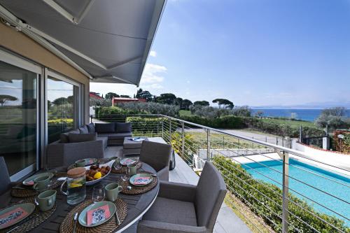 Villa Julia Regarda Travel — 4-Star Luxury Hotel in Lazise, Italy