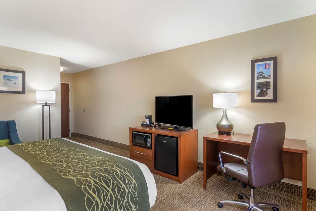 Comfort Inn & Suites near Robins Air Force Base Main Gate - photo 10