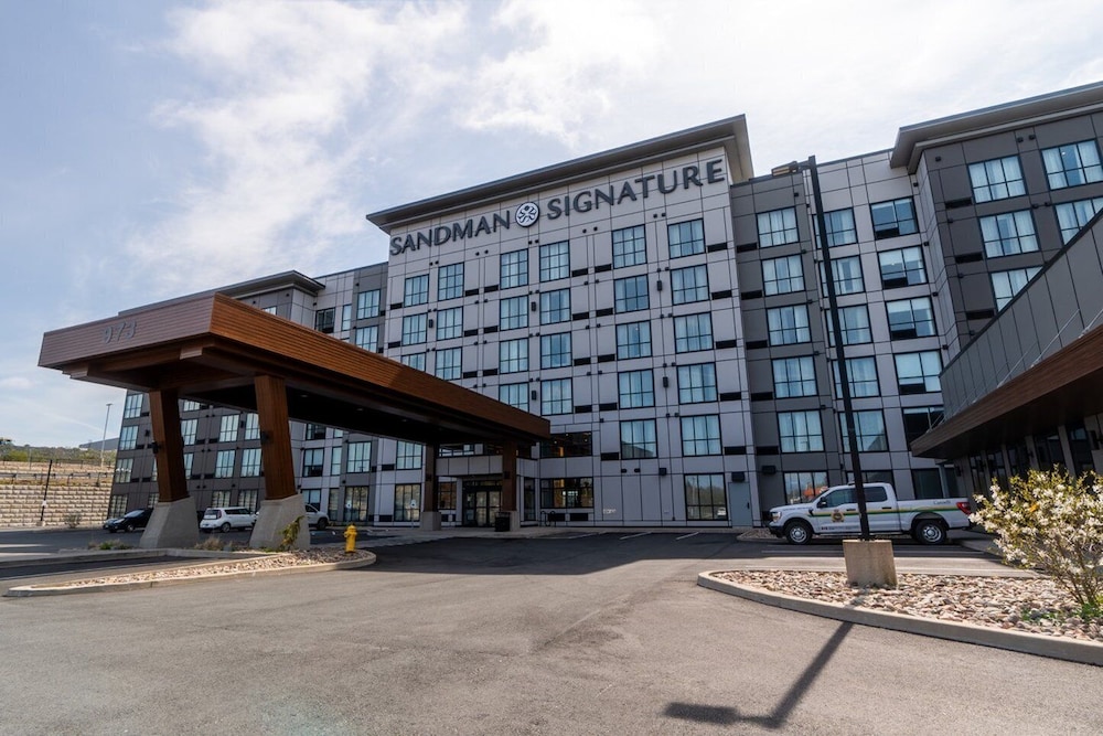 Sandman Signature Dartmouth Hotel & Suites in Dartmouth, Canada