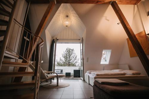 Eigenes Maisonettehaus in Idyllischer Lage Mit Balkon Nahe Messe 24h Self Check In Gratis Parken — hotel in Schwabach