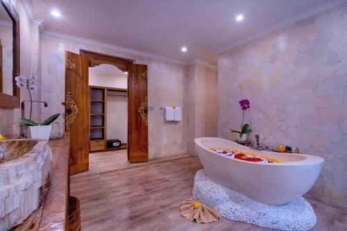Vishwa 4 BR Private Pool Villa — 4-Star Luxury Hotel in Ubud, Indonesia