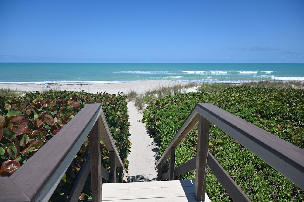 Tuckaway Shores Resort — hotel in Indialantic