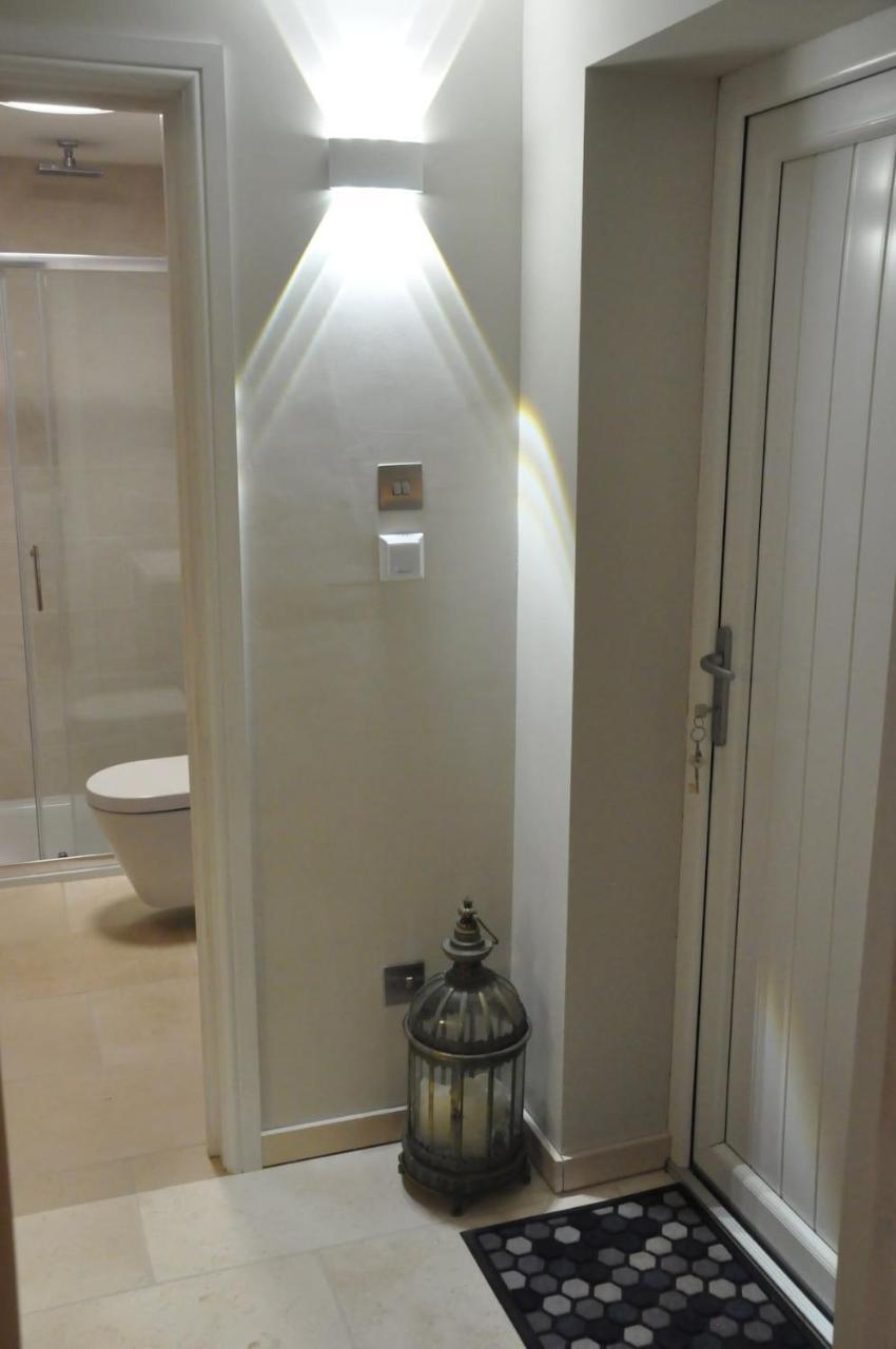 Serene Walk To Cathedral Restaurants in Salisbury, United Kingdom