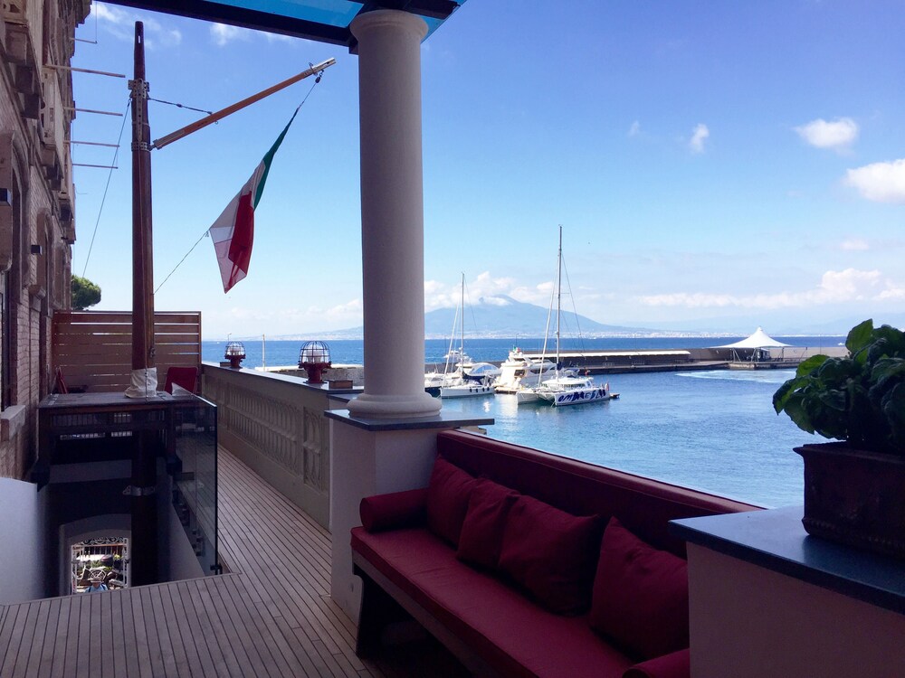 Yacht Club Capo Cervo Suites B&B — 4-Star Luxury Hotel in Sorrento, Italy