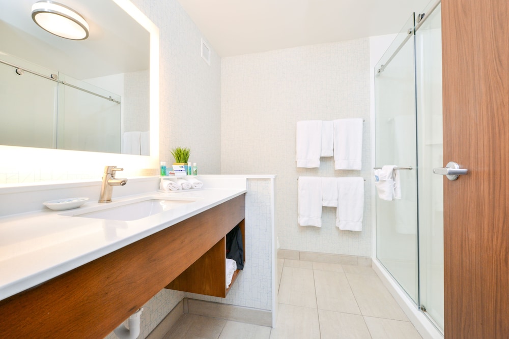Holiday Inn Express & Suites Salem by IHG - photo 28