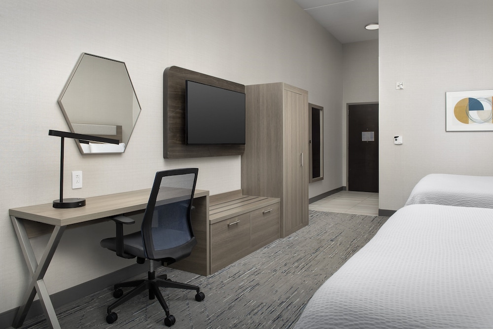Holiday Inn Express & Suites Knoxville Clinton by IHG - photo 8